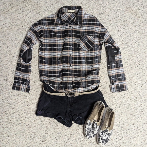 Blu Pepper Plaid Flannel Button Down - Picture 2 of 6